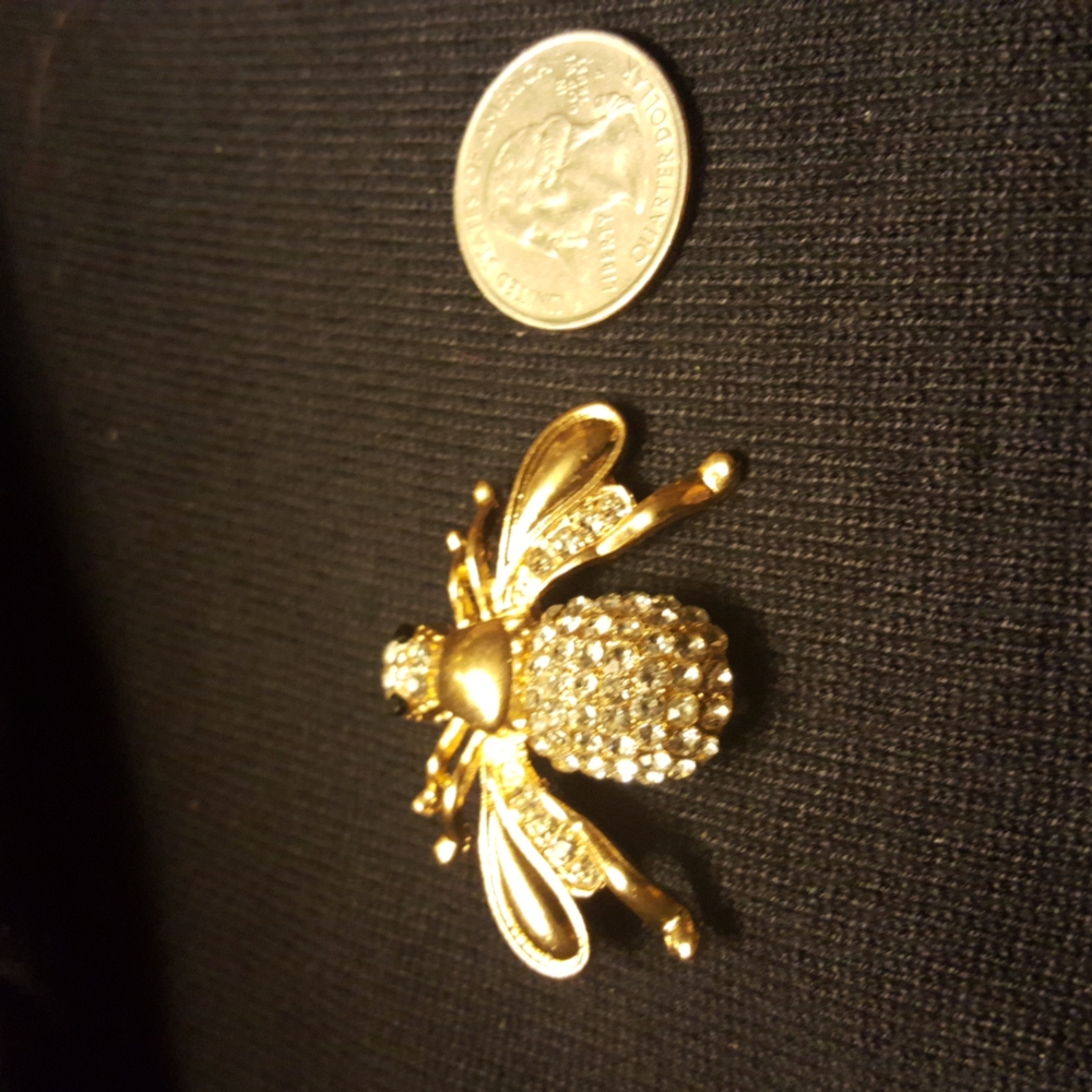 BEE BROOCH